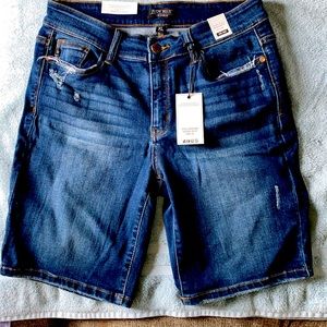 NWT Judy Blue Bermuda short. Size XL.